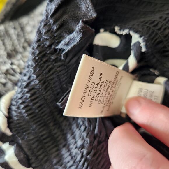 John Paul Richard Zebra Print Sleeveless Blouse Black White Mock Neck Sz Small - Picture 9 of 9